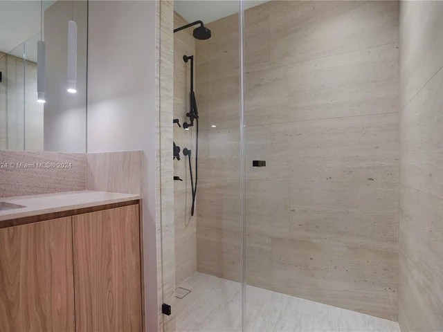 7621 NE 8th Ave, Miami FL 33138