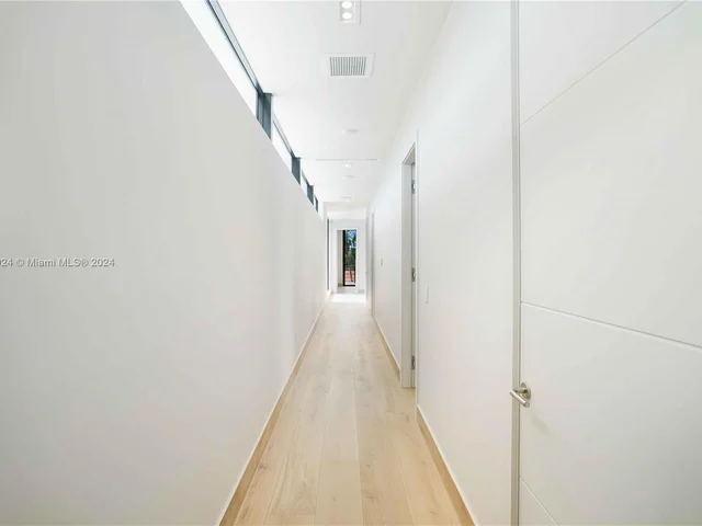 7621 NE 8th Ave, Miami FL 33138