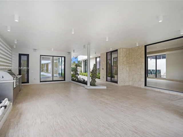 7621 NE 8th Ave, Miami FL 33138