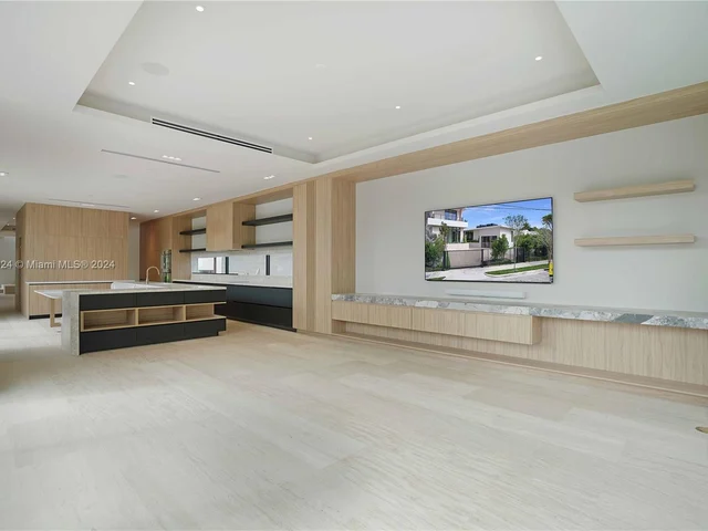 7621 NE 8th Ave, Miami FL 33138