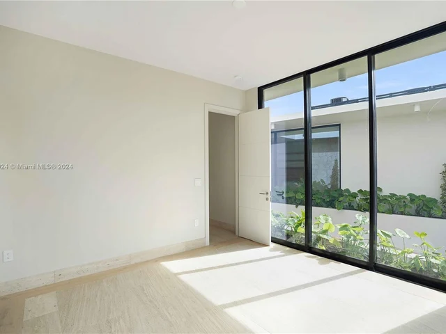 7621 NE 8th Ave, Miami FL 33138