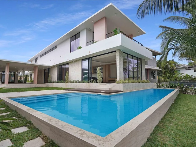 7621 NE 8th Ave, Miami FL 33138