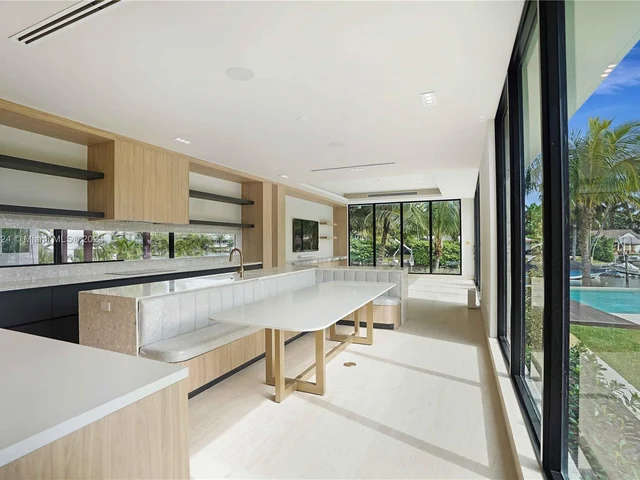 7621 NE 8th Ave, Miami FL 33138