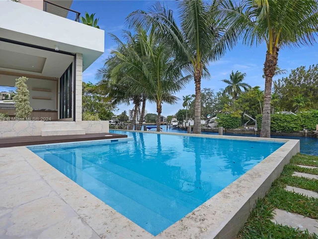 7621 NE 8th Ave, Miami FL 33138