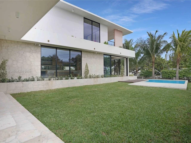 7621 NE 8th Ave, Miami FL 33138