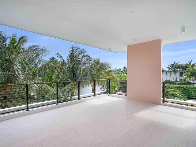 7621 NE 8th Ave, Miami FL 33138