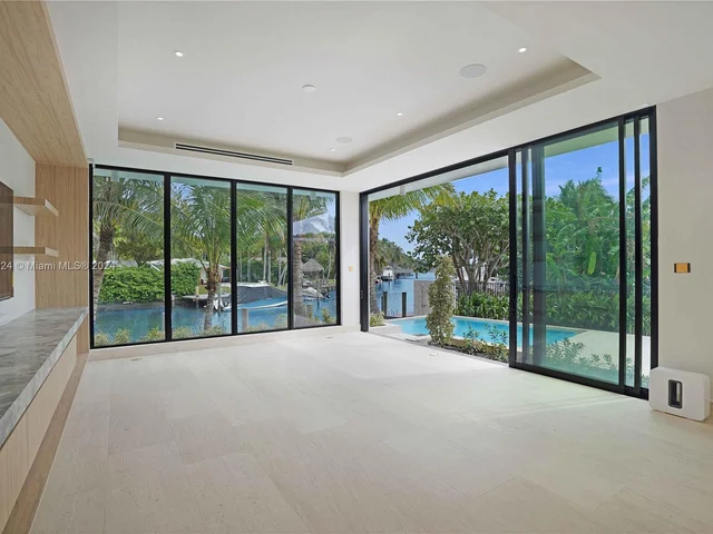 7621 NE 8th Ave, Miami FL 33138