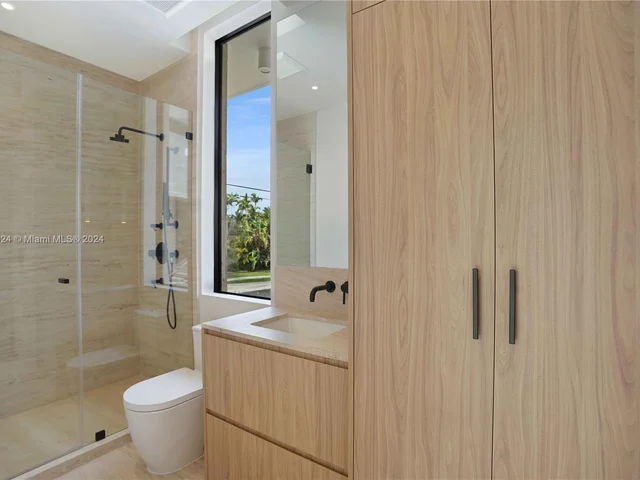 7621 NE 8th Ave, Miami FL 33138