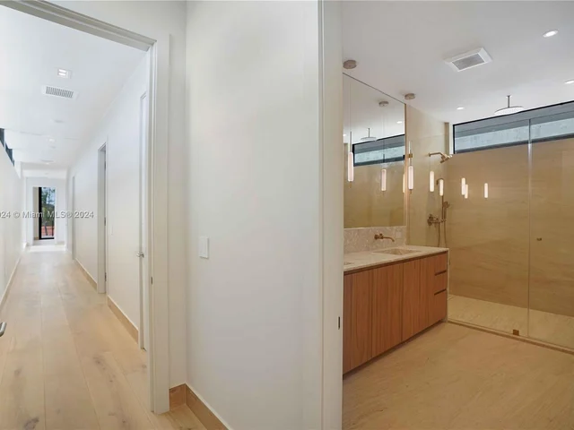 7621 NE 8th Ave, Miami FL 33138