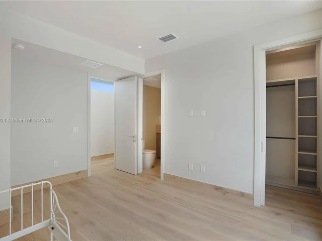 7621 NE 8th Ave, Miami FL 33138