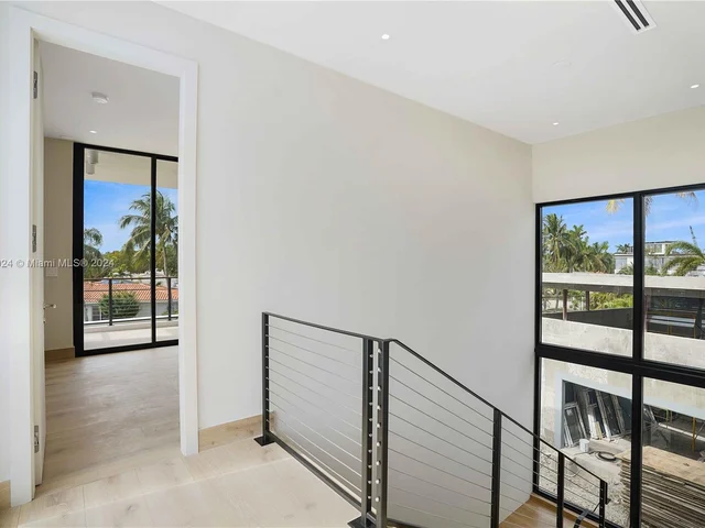 7621 NE 8th Ave, Miami FL 33138