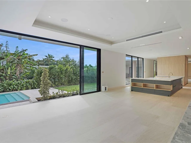 7621 NE 8th Ave, Miami FL 33138