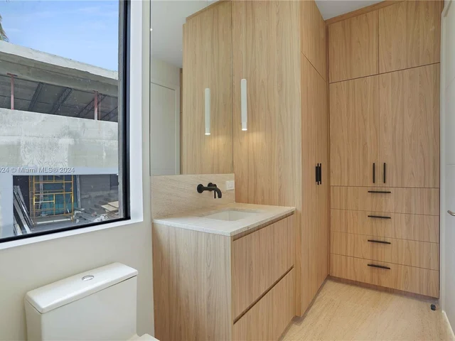 7621 NE 8th Ave, Miami FL 33138