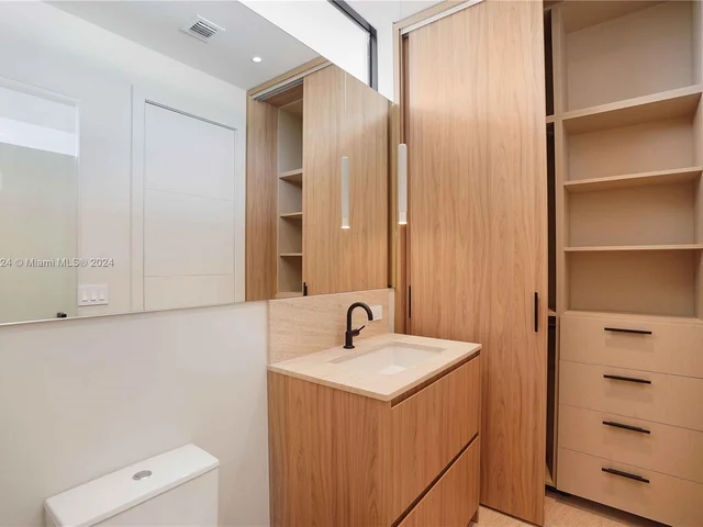 7621 NE 8th Ave, Miami FL 33138