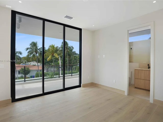 7621 NE 8th Ave, Miami FL 33138