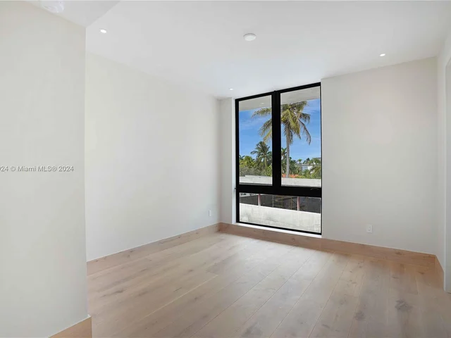 7621 NE 8th Ave, Miami FL 33138