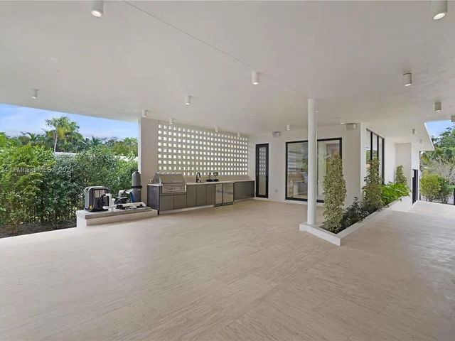 7621 NE 8th Ave, Miami FL 33138