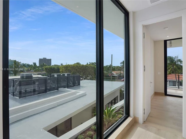 7621 NE 8th Ave, Miami FL 33138