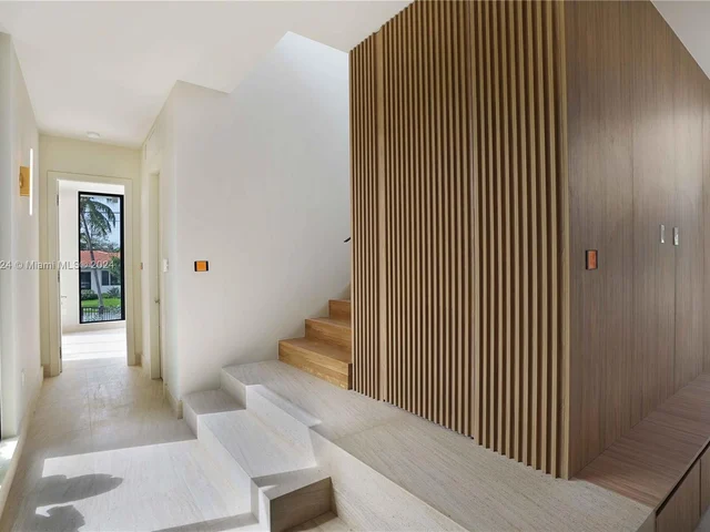 7621 NE 8th Ave, Miami FL 33138