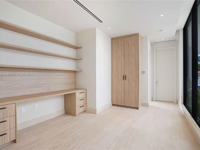 7621 NE 8th Ave, Miami FL 33138