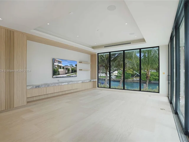 7621 NE 8th Ave, Miami FL 33138