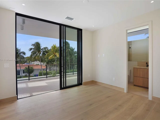 7621 NE 8th Ave, Miami FL 33138