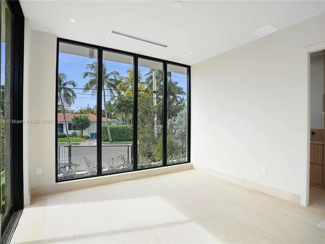 7621 NE 8th Ave, Miami FL 33138