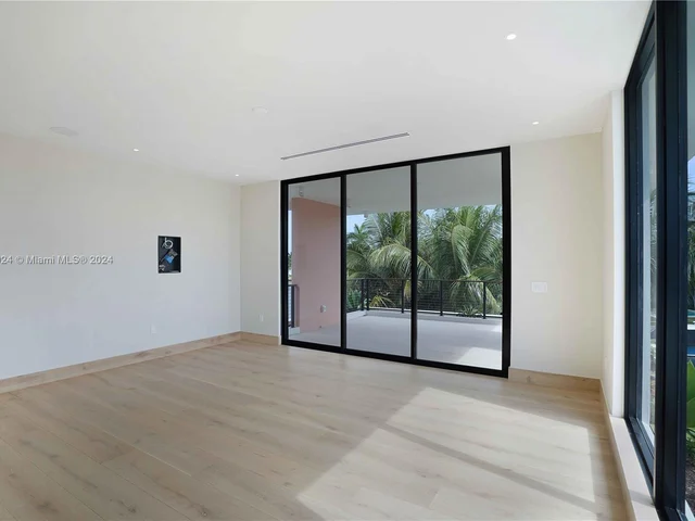 7621 NE 8th Ave, Miami FL 33138