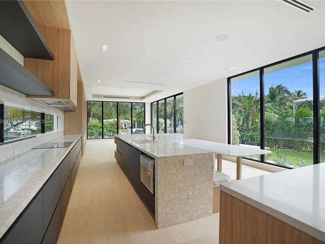 7621 NE 8th Ave, Miami FL 33138