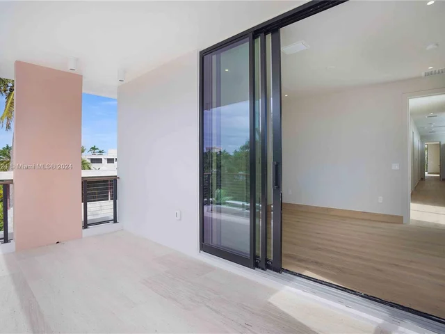 7621 NE 8th Ave, Miami FL 33138