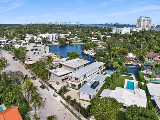 7621 NE 8th Ave, Miami FL 33138