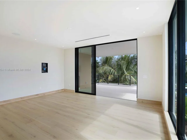 7621 NE 8th Ave, Miami FL 33138