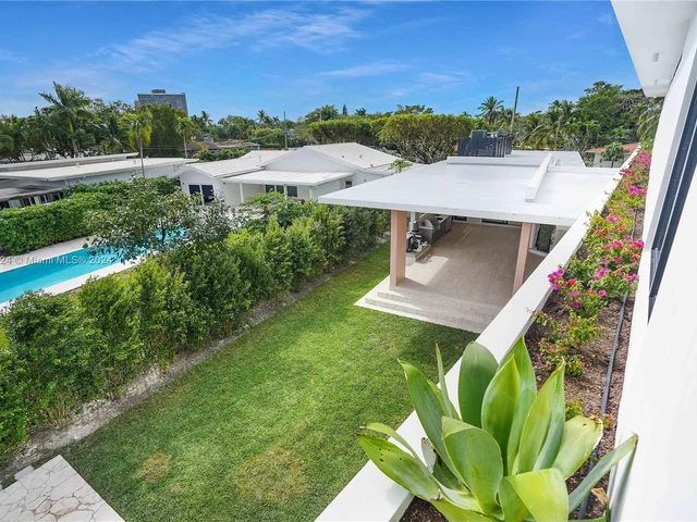 7621 NE 8th Ave, Miami FL 33138