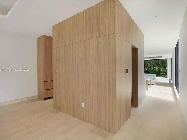 7621 NE 8th Ave, Miami FL 33138