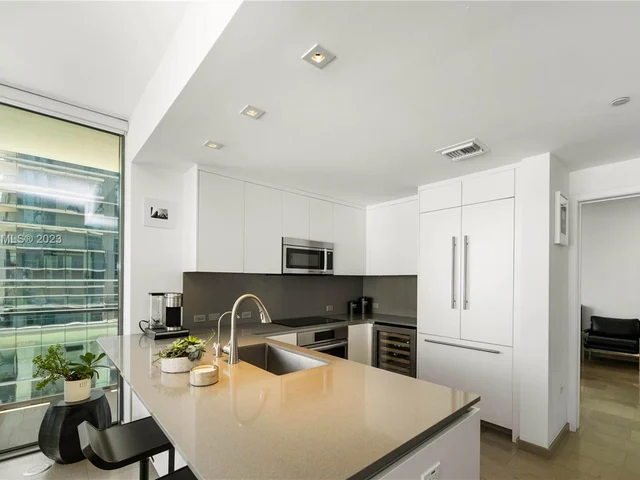 68 SE 6th St # 1201, Miami FL 33131