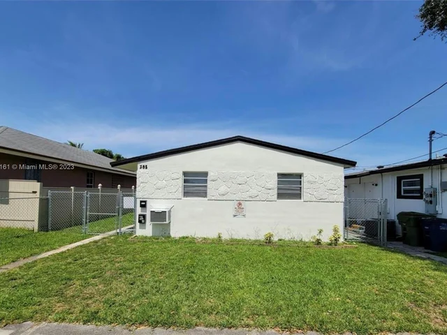 308 NW 5th Ter, Hallandale Beach FL 33009