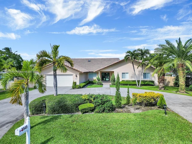 8945 SW 158th St, Palmetto Bay FL 33157