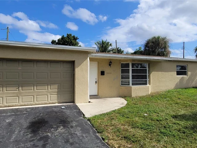 3900 NW 34th Way, Lauderdale Lakes FL 33309