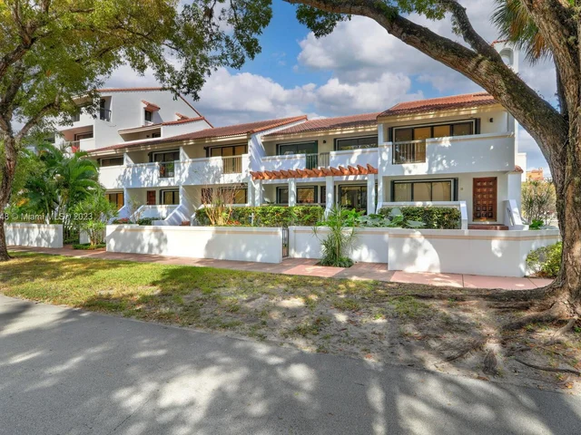 2600 Cardena St # 8, Coral Gables FL 33134