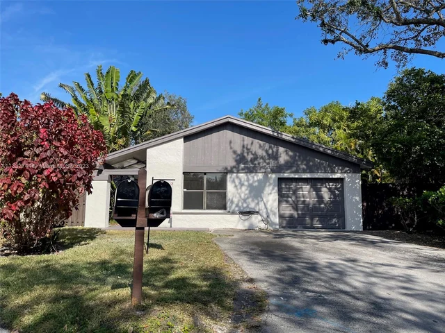 11215 SW 135th Ct, Miami FL 33186