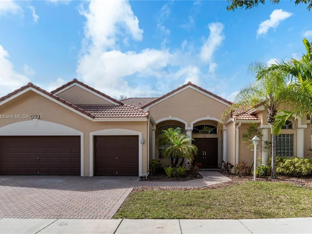 1122 NW 141st Ave, Pembroke Pines FL 33028