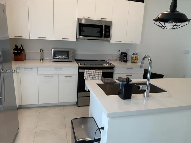 8363 NW 41st St # 402, Doral FL 33166