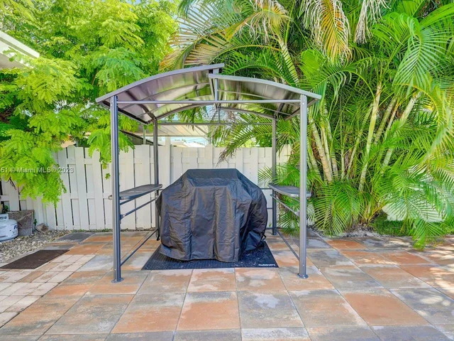 1228 Johnson St, Hollywood FL 33019