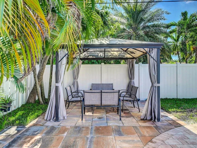 1228 Johnson St, Hollywood FL 33019