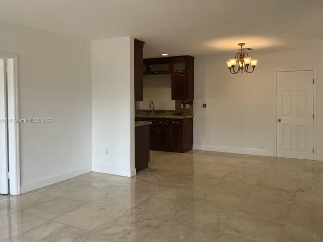1585 W 53rd St, Hialeah FL 33012