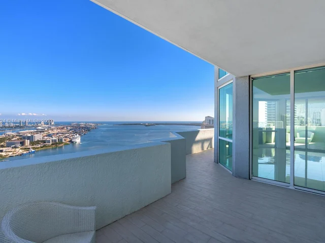 244 Biscayne Blvd # 4003, Miami FL 33132