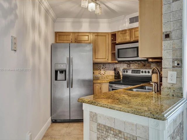 210 Lake Pointe Dr # 310, Oakland Park FL 33309