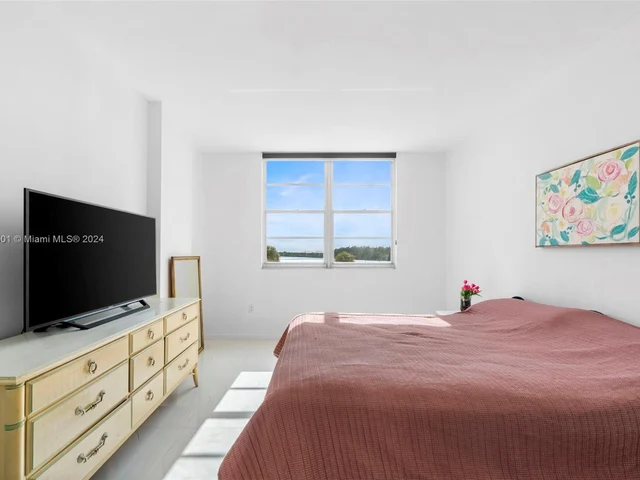 300 Bayview Dr # 210, Sunny Isles Beach FL 33160