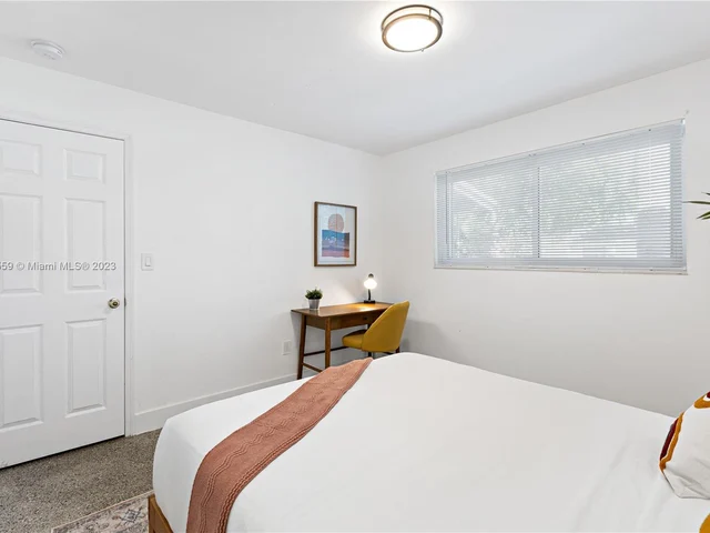 1304 NE 11th St # 1, Fort Lauderdale FL 33304