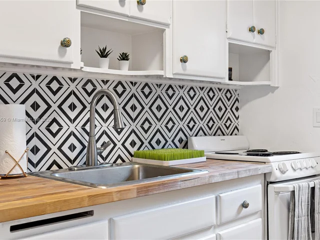 1304 NE 11th St # 1, Fort Lauderdale FL 33304